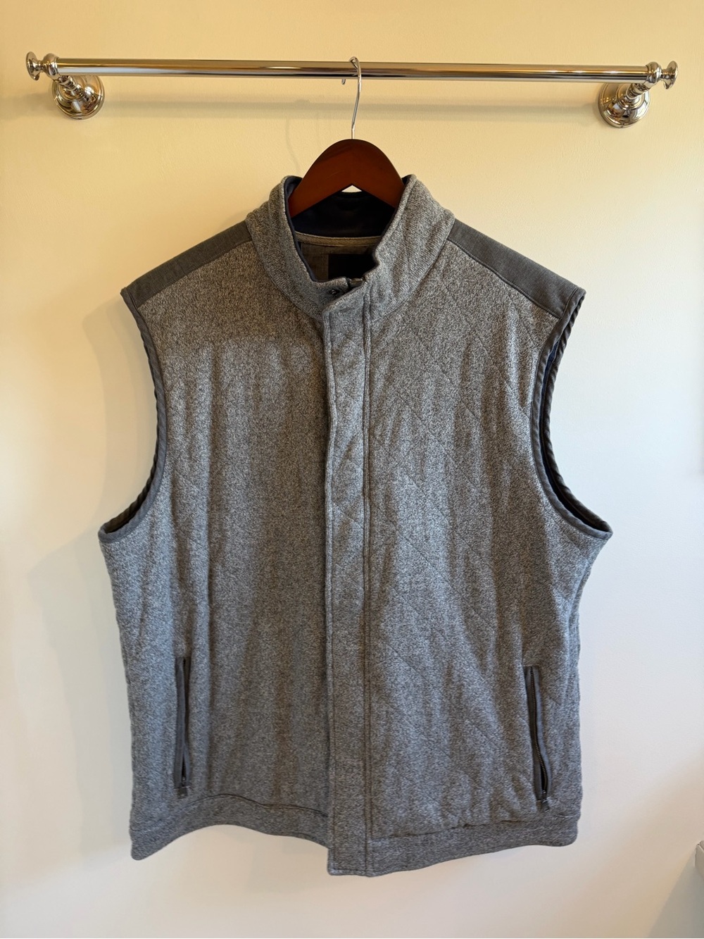 Banana Republic Gray Quilted Men's Sleeveless Vest